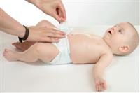 Hướng dẫn thay tã quần cho bé sơ sinh