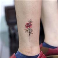 Hình xăm che sẹo ở chân cho nữ
