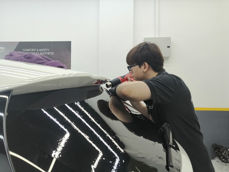 Giá dán kính chống nắng xe ô tô ở Hà Nội