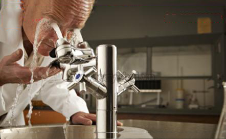 Bồn rửa mắt khẩn cấp