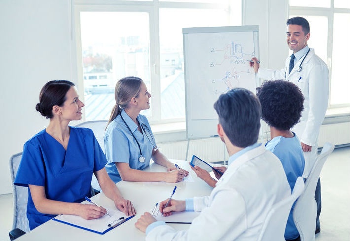 Nên quảng cáo facebook hay google cho lĩnh vực nha khoa?