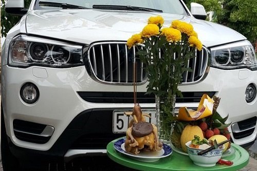 Cúng xe nên cúng hoa gì?